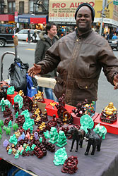 statuette vendor